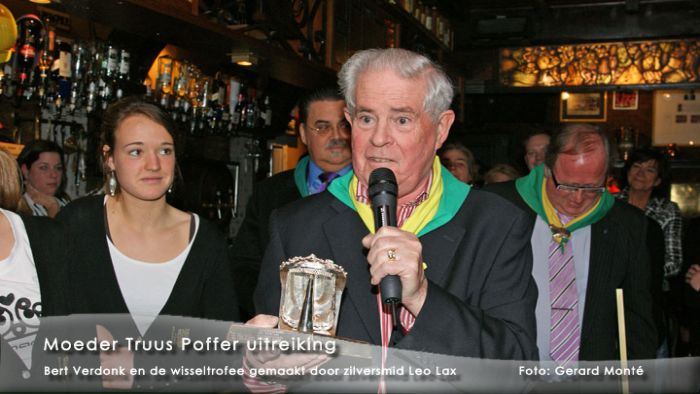 montE1121- moeder truus poffer-  web 2009