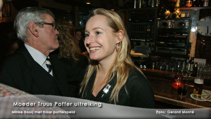 montE1128- moeder truus poffer-  web 2009