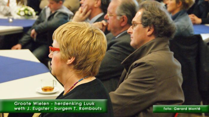 montE5676- groote wielen beeldje-  web 2010