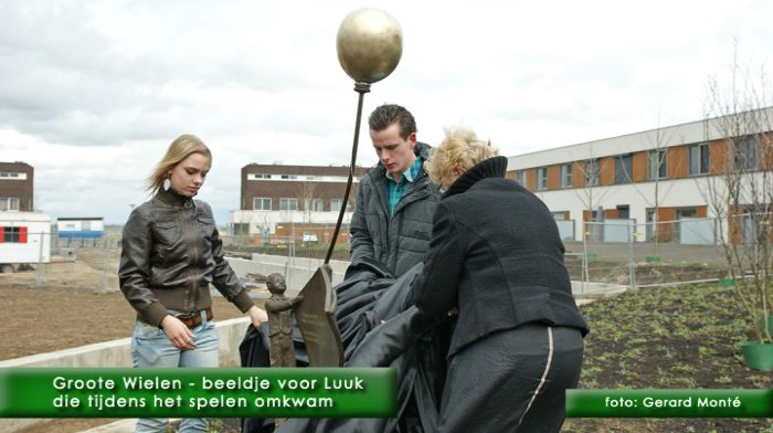 montE5677- groote wielen beeldje-  web 2010