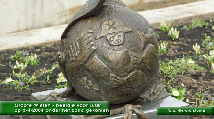 montE5679- groote wielen beeldje-  web 2010