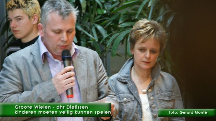 montE5683- groote wielen beeldje-  web 2010