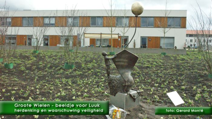 montE5684b- groote wielen beeldje-  web 2010