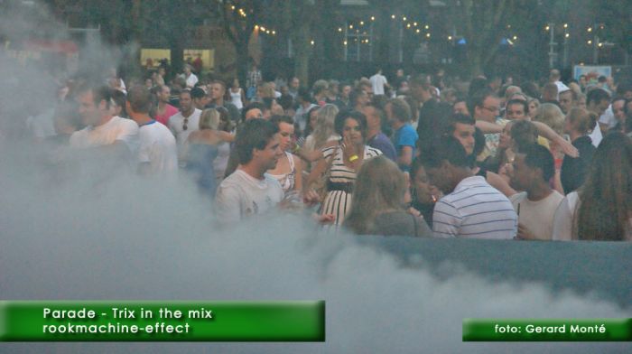 montE6593c- trixinthemix parade-  web 2010