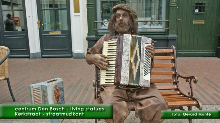 montE6605- living statues-  web 2010