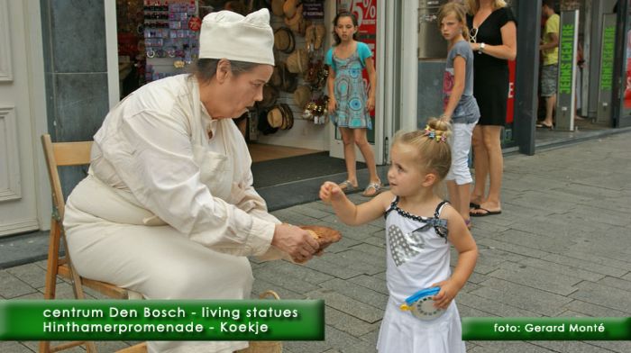 montE6607- living statues-  web 2010