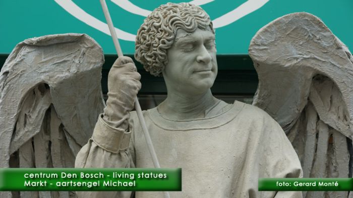 montE6609- living statues-  web 2010