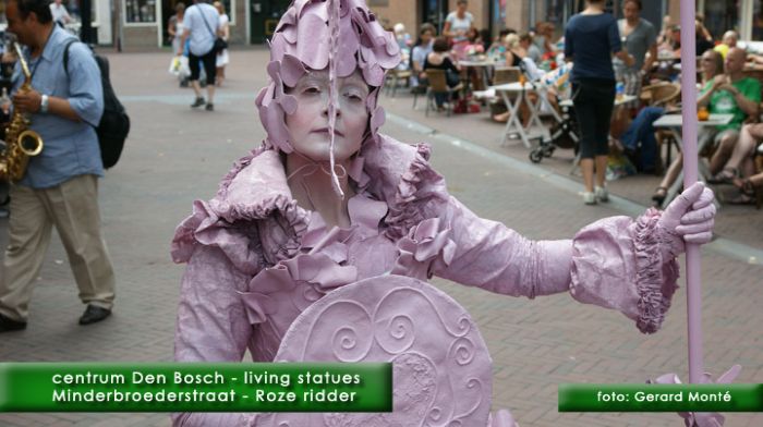 montE6628- living statues3-  web 2010