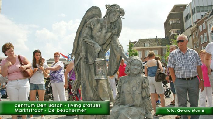 montE6629- living statues3-  web 2010