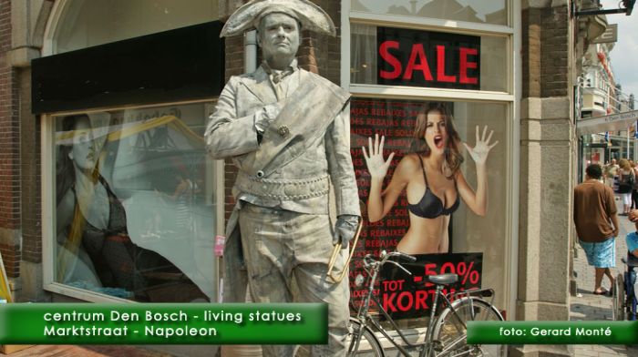 montE6630- living statues3-  web 2010