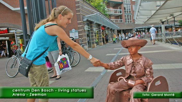 montE6637- living statues4-  web 2010