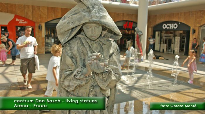 montE6638- living statues4-  web 2010