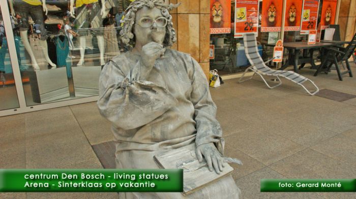 montE6639- living statues4-  web 2010