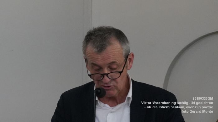 DSC09787- Victor Vroomkoning tachtig - bundel 80 gedichten - studie Intiem bestaan over zijn poezie - 30mrt2019 -  foto GerardMontE web