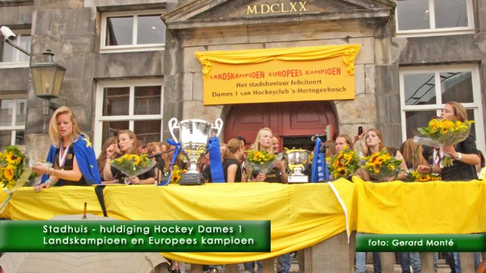 0montE9038- hockey dames1 stadhuis-  web 2011