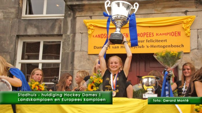 0montE9040- hockey dames1 stadhuis-  web 2011