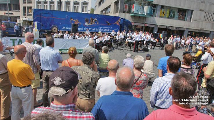DSC05412- Markt 24mei2012 - concert marinierskapel - foto GerardMontE - web - web