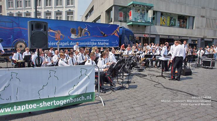 DSC05438- Markt 24mei2012 - concert marinierskapel - foto GerardMontE - web - web