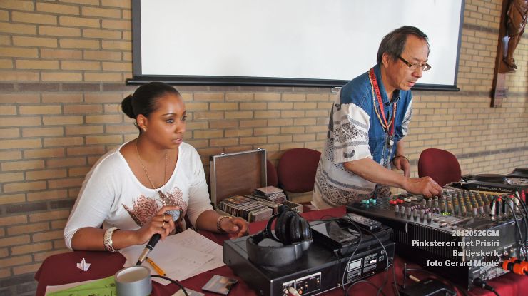 DSC06051- multiculturele activiteit  met Prisiri - Bartjeskerk - foto GerardMontE - 26mei2012 web