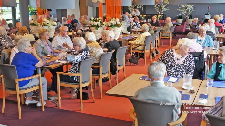 DSC08749-  Antoniegaarde verwenzorgdag buffet - foto GerardMontE - web