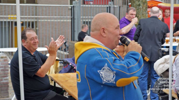 DSC09599- buurtfeest hofstad 10 juni 2012 -  foto GerardMontE - web