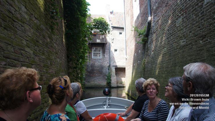 DSC04908- vicki brown-huis varen op de binnendieze - 5jul2012 - foto GerardMontE - web