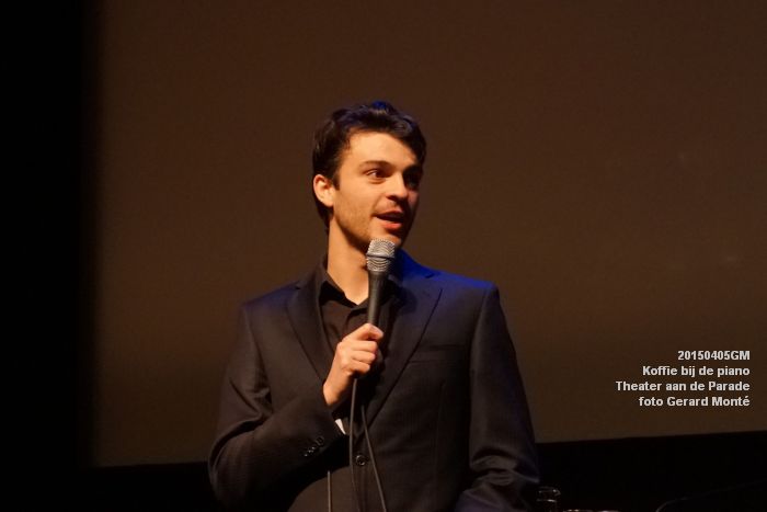 DSC08037- koffie bij de piano ThadP - 5apr2015 -  foto GerardMontE web