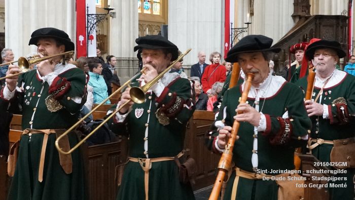 DSC03425- Sint-Jorisdagen schuttersgilde De Oude Schuts - Stadspijpers - 25apr2015 - foto GerardMontE web