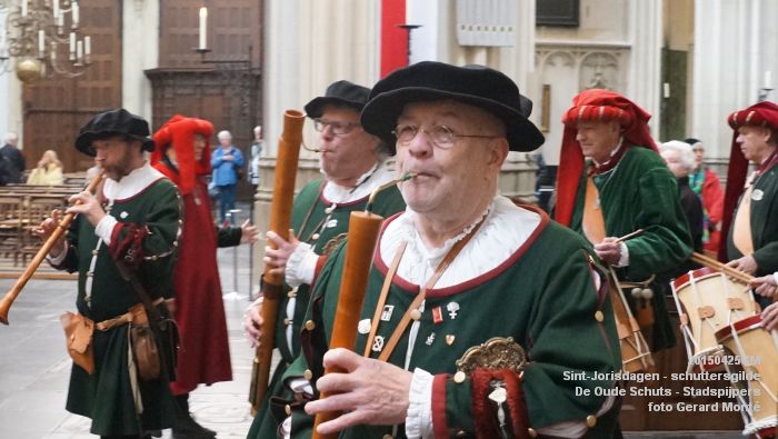 DSC03426- Sint-Jorisdagen schuttersgilde De Oude Schuts - Stadspijpers - 25apr2015 - foto GerardMontE web