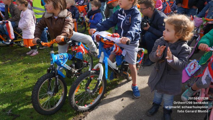 DSC03547- Orthen 1200 benkske vrijmarkt schaarhuisplein - 27apr2015 - foto GerardMontE web