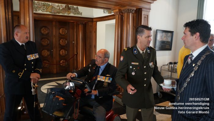 DSC06818- postume overhandiging toegekend Nieuw Guinea-herinneringskruis  - 2mei2015 -  foto GerardMontE web