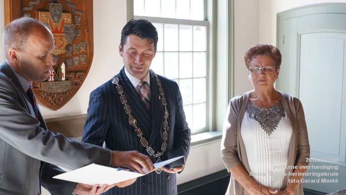 DSC06836- postume overhandiging toegekend Nieuw Guinea-herinneringskruis  - 2mei2015 -  foto GerardMontE web
