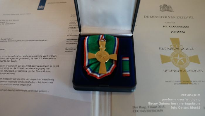 eDSC06873- postume overhandiging toegekend Nieuw Guinea-herinneringskruis  - 2mei2015 -  foto GerardMontE web
