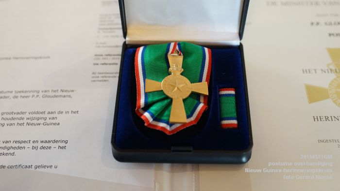 eDSC06874- postume overhandiging toegekend Nieuw Guinea-herinneringskruis  - 2mei2015 -  foto GerardMontE web