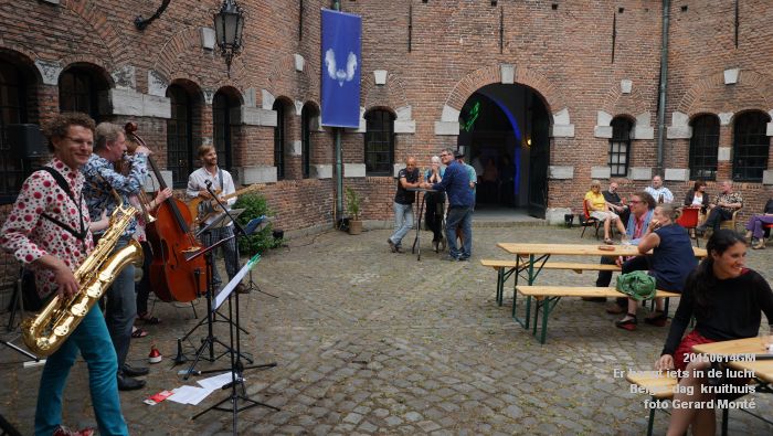 DSC09985- Er hangt iets in de lucht BelgiE-dag -  kruithuis - 14juni2015 - foto GerardMontE web