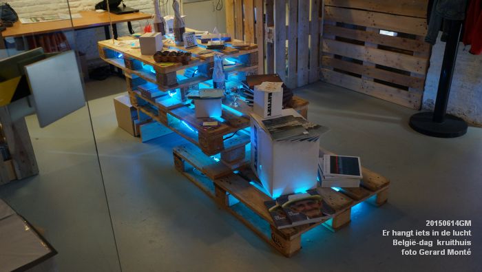 eDSC00009- Er hangt iets in de lucht BelgiE-dag -  kruithuis - 14juni2015 - foto GerardMontE web