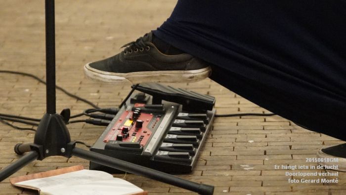 DSC00792- Er hangt iets in de lucht - Doorlopend verhaal - 18juni2015 - foto GerardMontE web