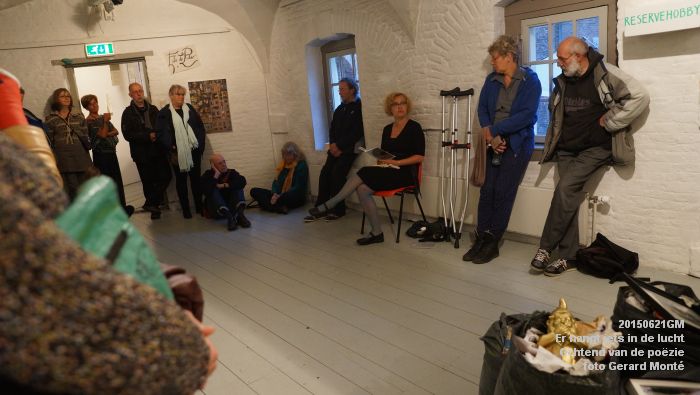 DSC01812- Er hangt iets in de lucht - Ochtend van de poEzie - 21juni2015 - foto GerardMontE web