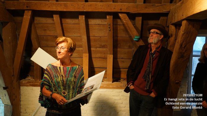 DSC01821- Er hangt iets in de lucht - Ochtend van de poEzie - 21juni2015 - foto GerardMontE web