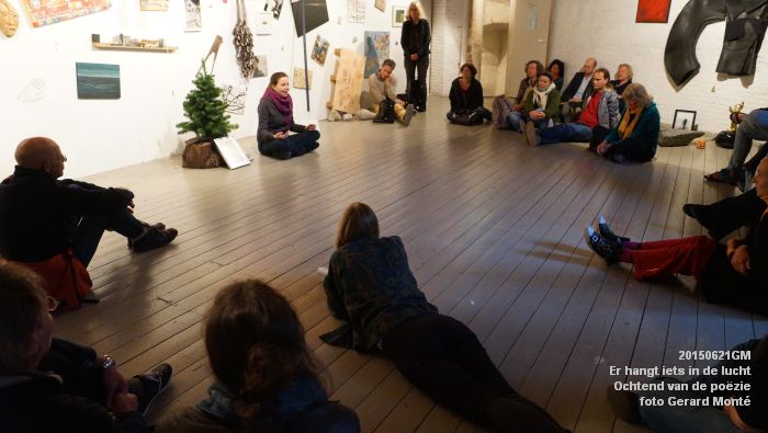 DSC01854- Er hangt iets in de lucht - Ochtend van de poEzie - 21juni2015 - foto GerardMontE web