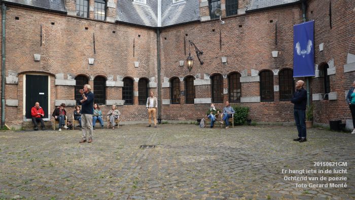 DSC01869- Er hangt iets in de lucht - Ochtend van de poEzie - 21juni2015 - foto GerardMontE web