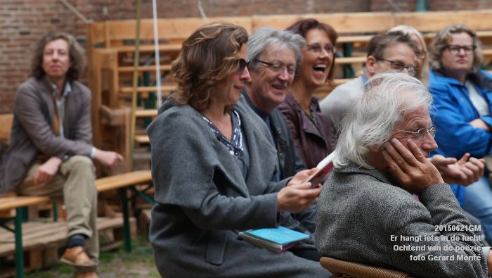 DSC01890- Er hangt iets in de lucht - Ochtend van de poEzie - 21juni2015 - foto GerardMontE web