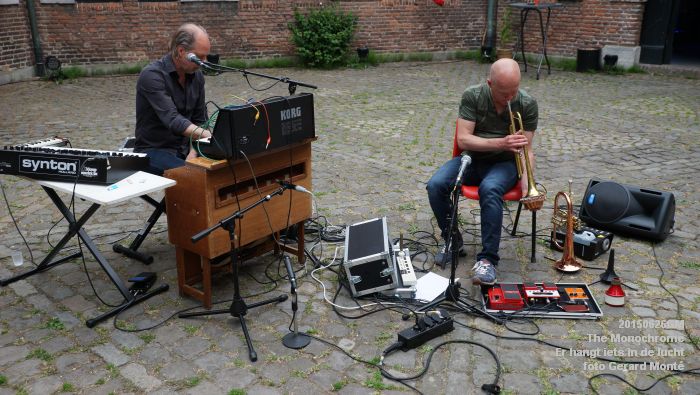 DSC03129- Er hangt iets in de lucht - The Monochrome - 26juni2015 - foto GerardMontE web