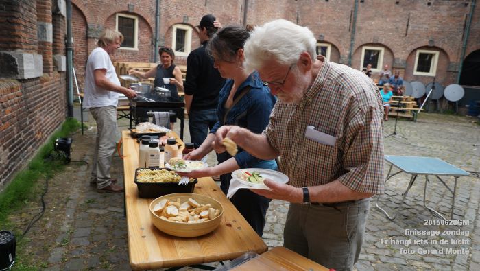 DSC04197- Er hangt iets in de lucht - finissage zondag - 28juni2015 - foto GerardMontE klein