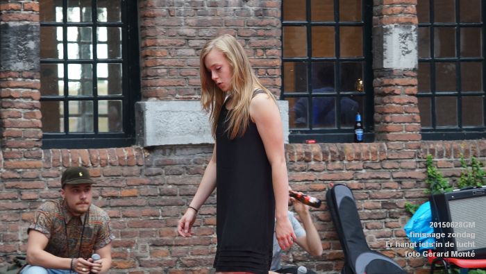 DSC04282- Er hangt iets in de lucht - finissage zondag - 28juni2015 - foto GerardMontE klein