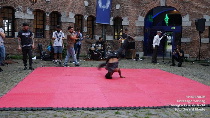 DSC04358- Er hangt iets in de lucht - finissage zondag - 28juni2015 - foto GerardMontE klein