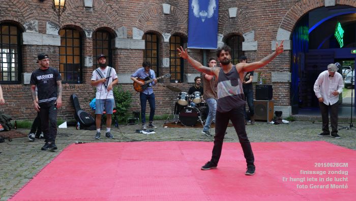DSC04361- Er hangt iets in de lucht - finissage zondag - 28juni2015 - foto GerardMontE klein