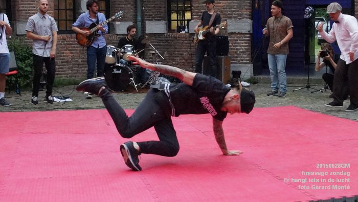 DSC04371- Er hangt iets in de lucht - finissage zondag - 28juni2015 - foto GerardMontE klein