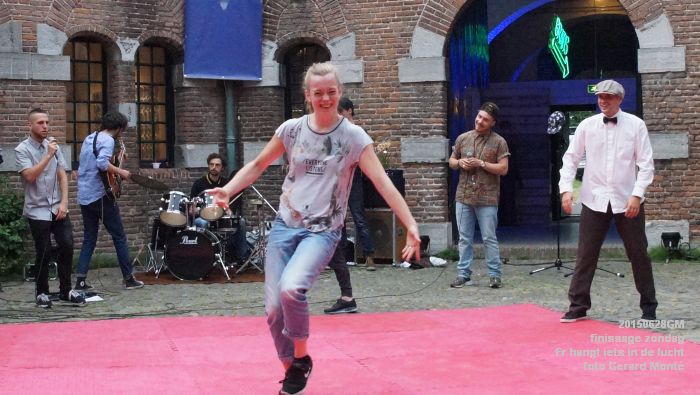 DSC04387- Er hangt iets in de lucht - finissage zondag - 28juni2015 - foto GerardMontE klein