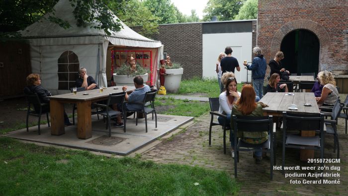 DSC00672- Het wordt weer zon dag - podium Azijnfabriek - 26juli2015 - foto GerardMontE web